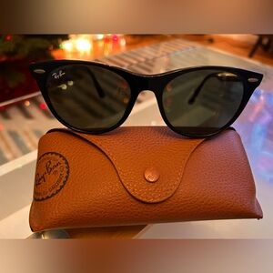Ray-Ban Black Sunglasses with Brown Case